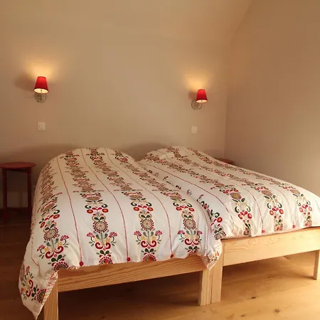 Casa de Férias With Swimming Pool Situated In Wonderful Castle Grounds In Gesves
