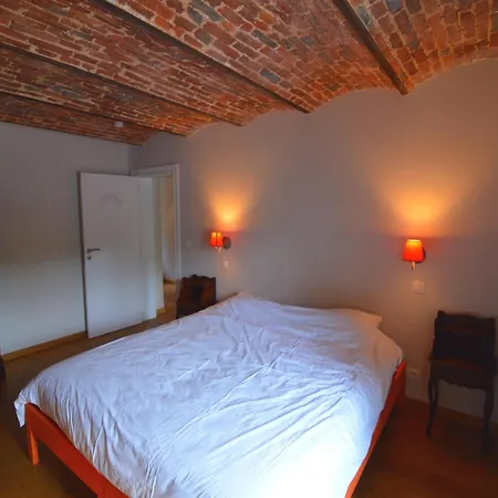 With Swimming Pool Situated In Wonderful Castle Grounds In Casa de Férias Gesves