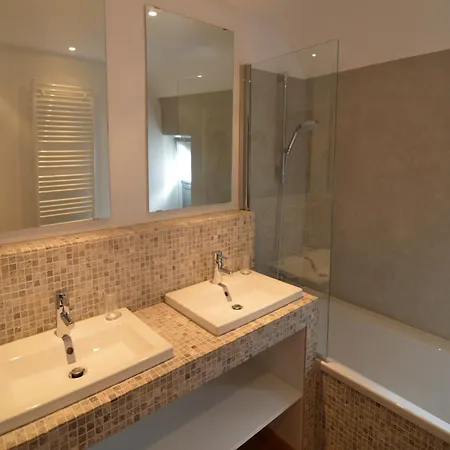 Casa de Férias With Swimming Pool Situated In Wonderful Castle Grounds In Gesves