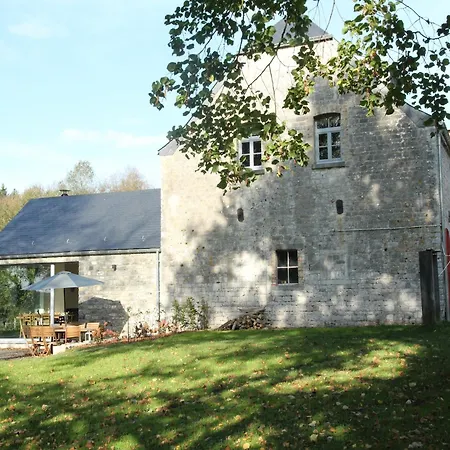 펜션 With Swimming Pool Situated In Wonderful Castle Grounds In Gesves