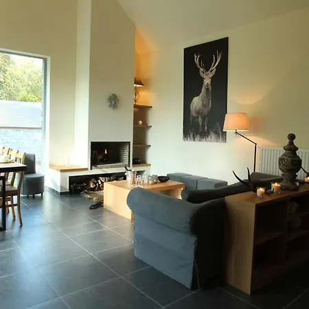 With Swimming Pool Situated In Wonderful Castle Grounds In Сasa de vacaciones Gesves