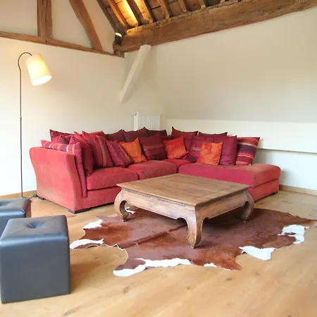 Сasa de vacaciones With Swimming Pool Situated In Wonderful Castle Grounds In Gesves