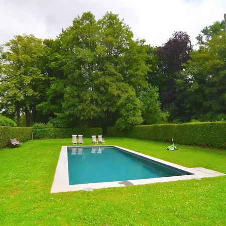 펜션 With Swimming Pool Situated In Wonderful Castle Grounds In Gesves