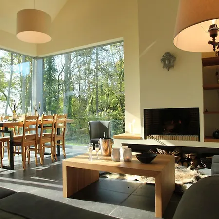 펜션 With Swimming Pool Situated In Wonderful Castle Grounds In